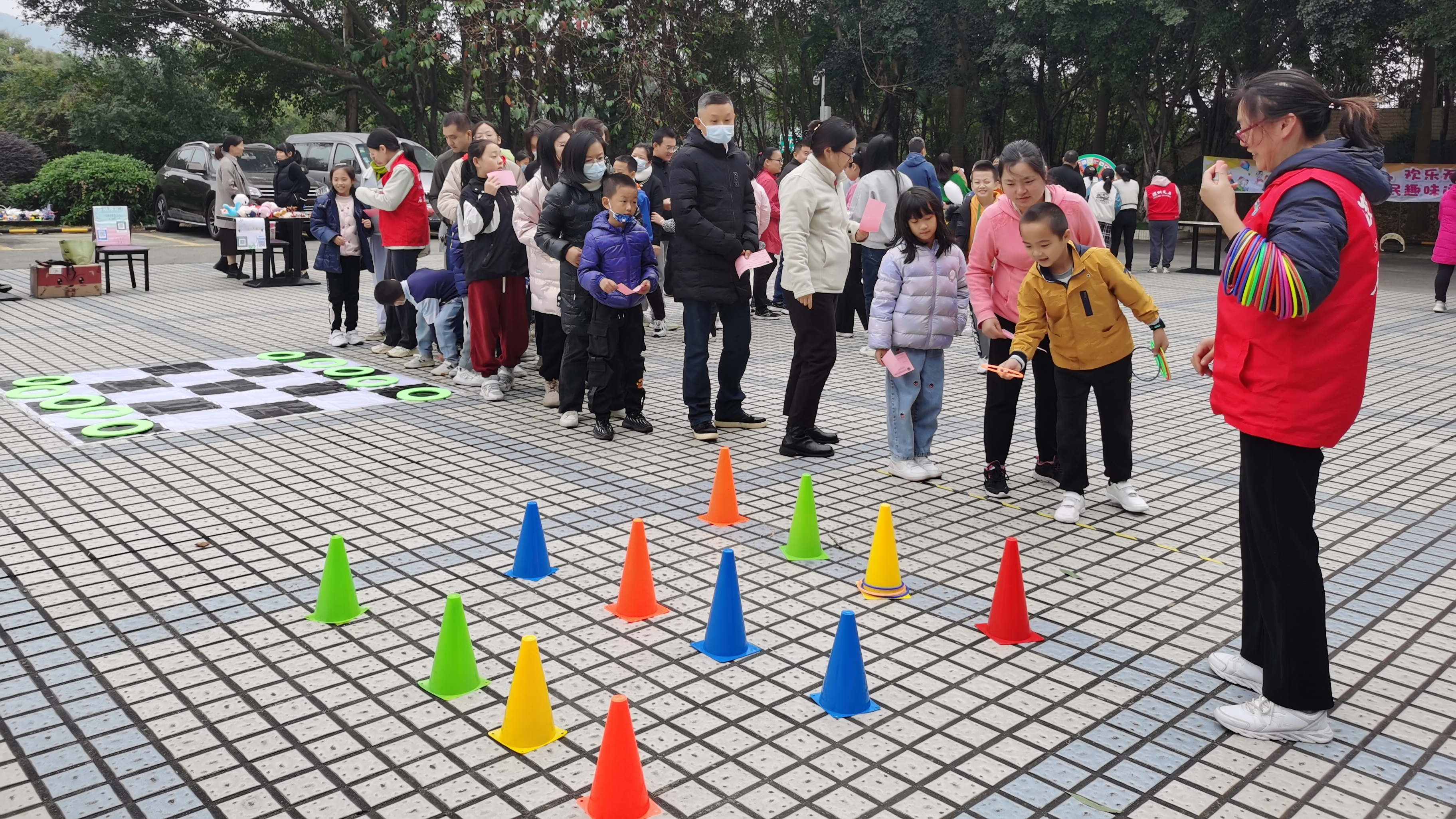 石岩塘头社区开展居民趣味运动会